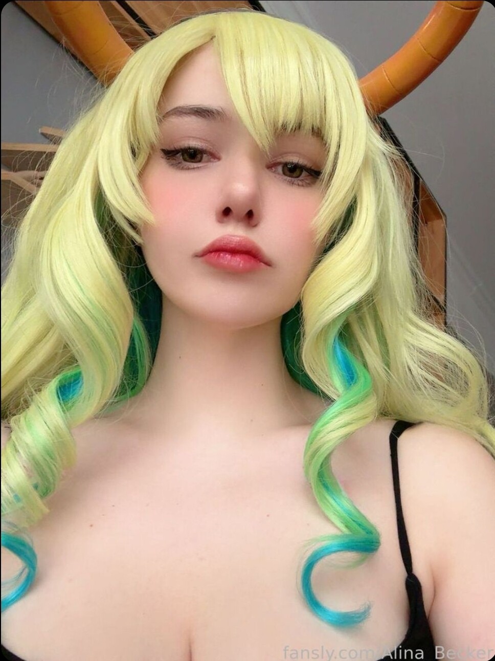 Соблазнительный и аппетитный косплей Lucoa от Alina Becker девушка показала все свои дырочки