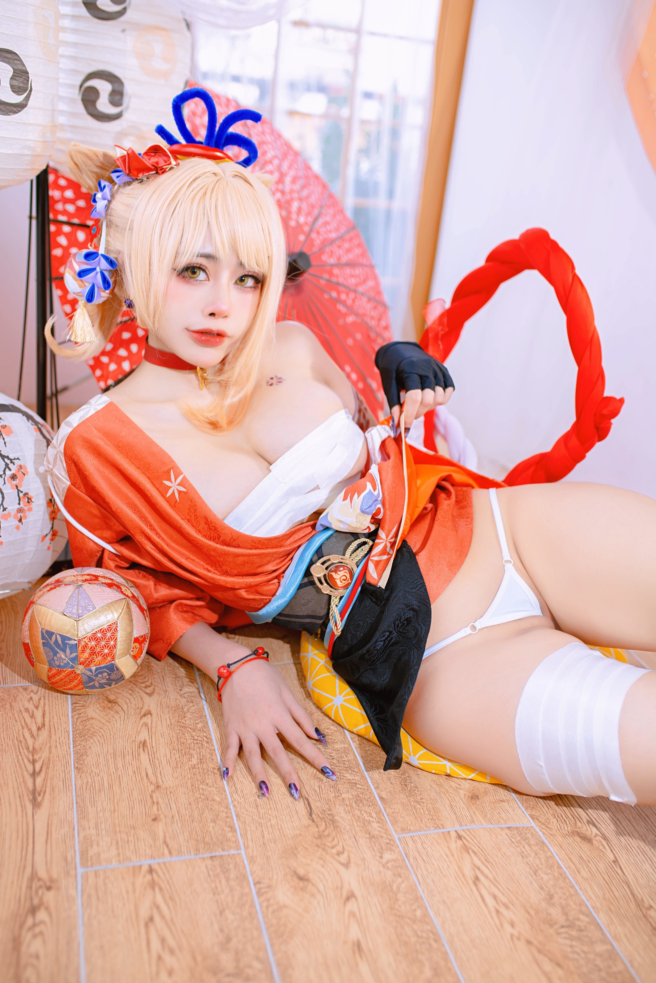 Горячий cosplay Yoimiya (Genshin Impact) by Byoru грудь